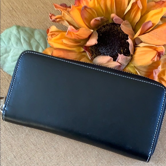 Co-Lab %100 Genuine Leather Women’s Wallet - Picture 2 of 8